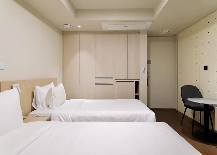 Homes Red Myeongdong Hotel 4*