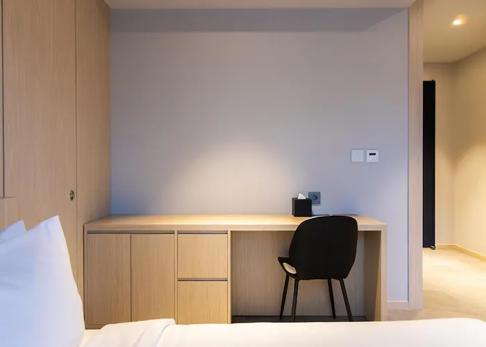 Homes Red Myeongdong ホテル 4*