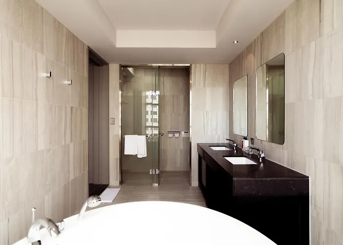 Homes Red Myeongdong ホテル 4*
