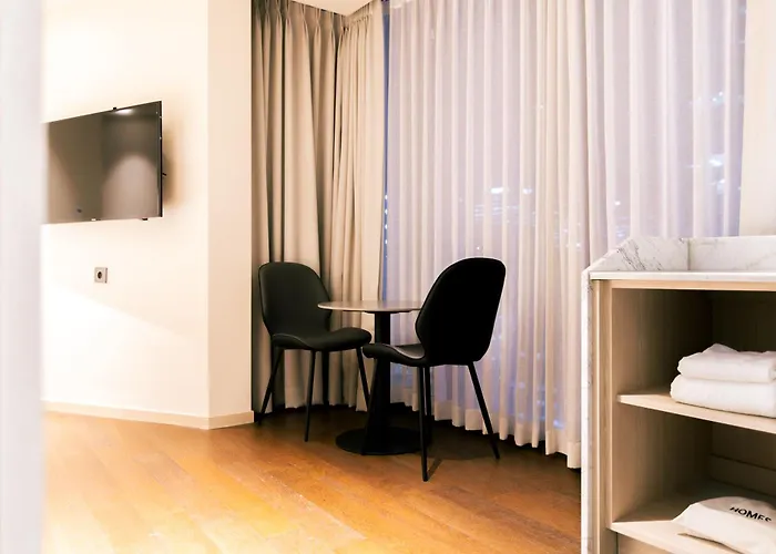 Homes Red Myeongdong ホテル 4*