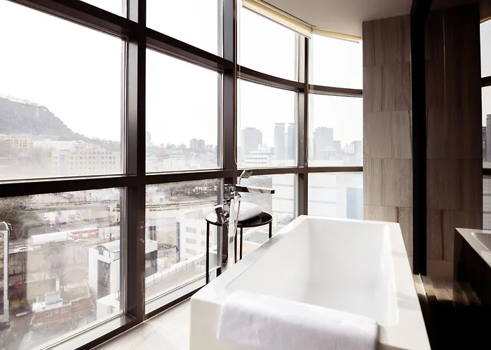 Homes Red Myeongdong ホテル 4*