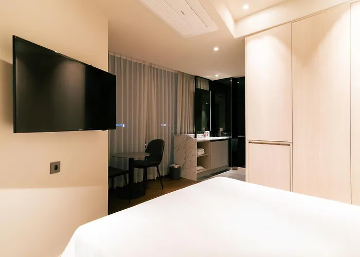 ホテル Homes Red Myeongdong 4*